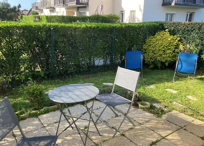 37M With Terrace And Garden Near The Sea
